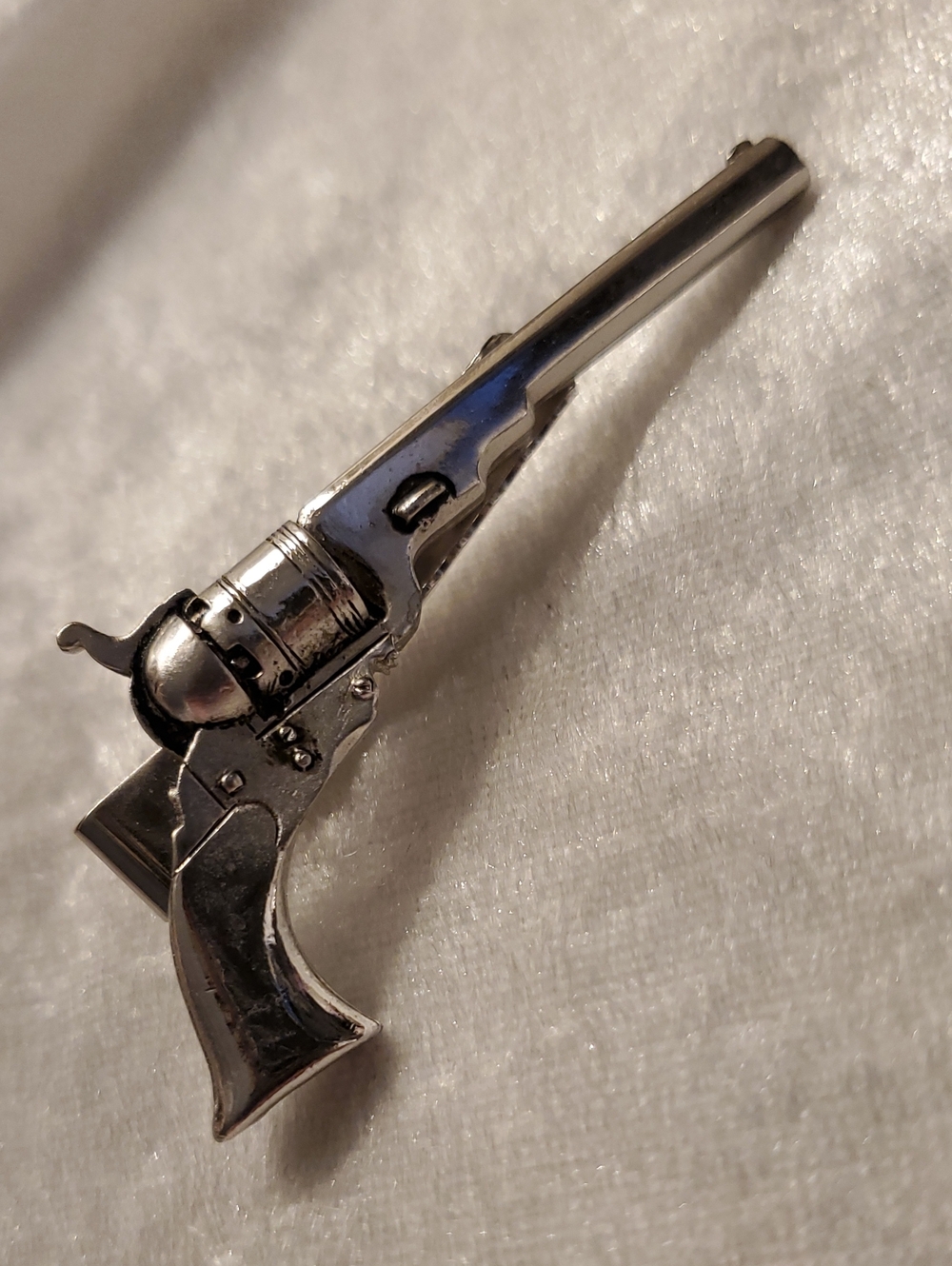 Vintage ANSON Signed Colt Six Shooter Revolver Mens Tie Clip Silver Tone